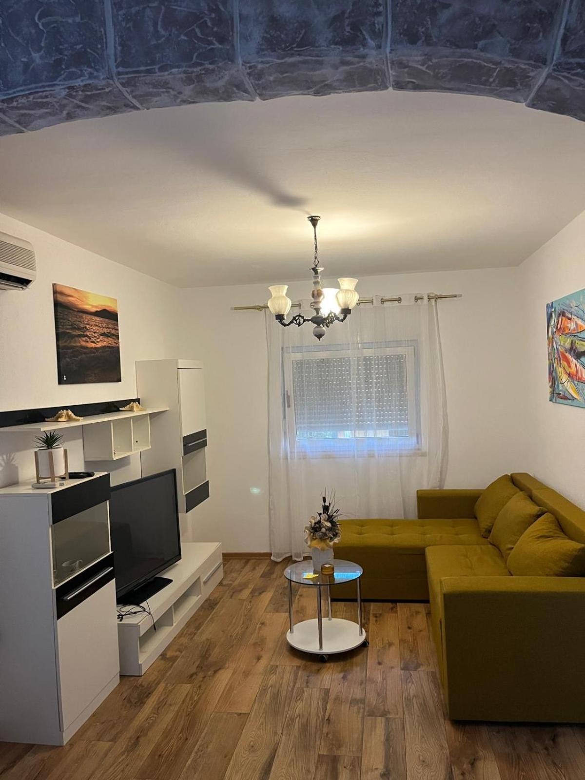Apartament Karla *
